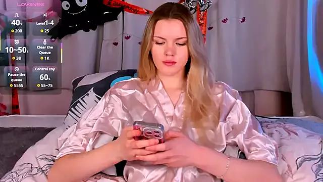 -KittyMoore from StripChat is Freechat