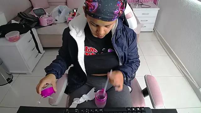 _Miaaleon from StripChat is Freechat
