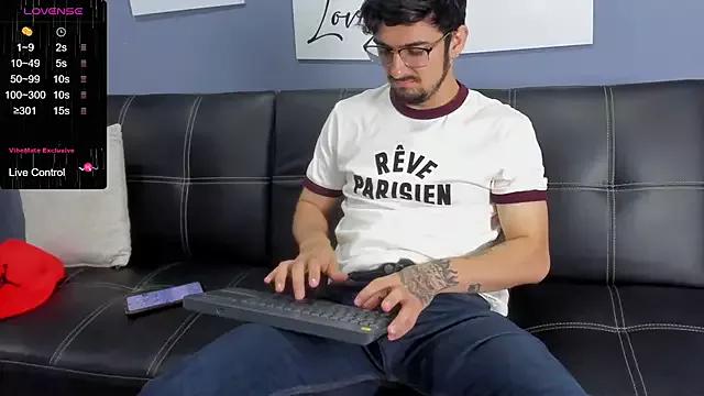 AaronFuentes7 from StripChat is Freechat