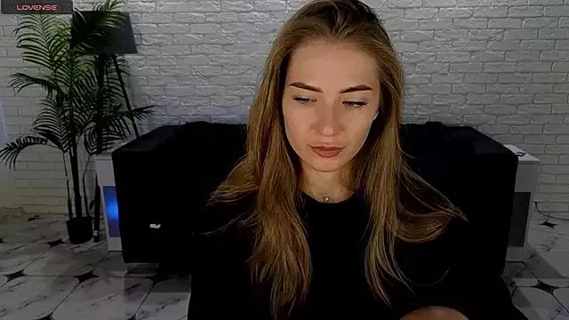 Adelyna_Bird from StripChat is Freechat
