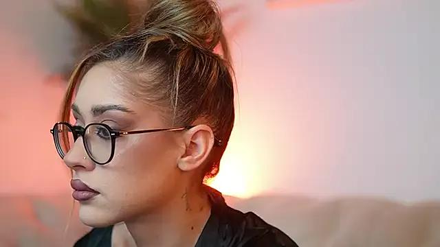 AileenKiss from StripChat is Freechat