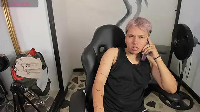 AlanRed_ from StripChat is Freechat