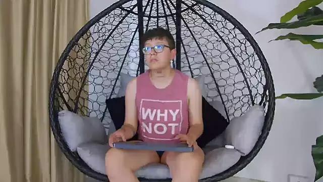 alex_noa from StripChat is Freechat
