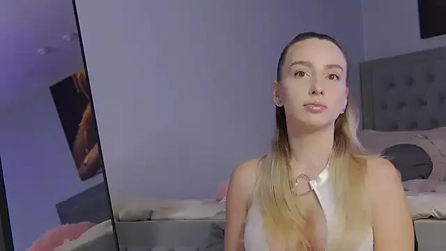 AlexisWhit from StripChat is Freechat