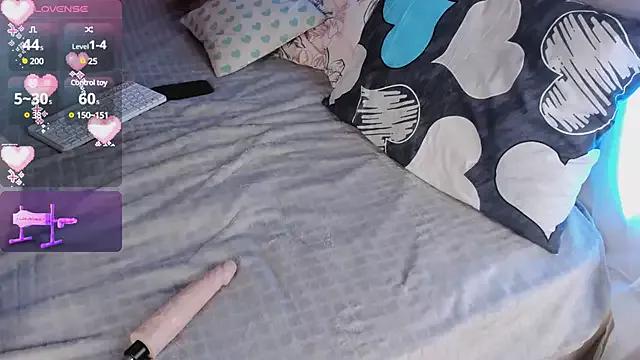 AliceBrunne from StripChat is Freechat