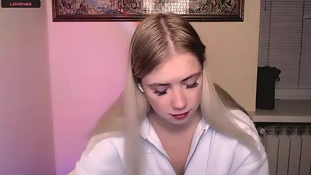 AliceHotty_ from StripChat is Freechat
