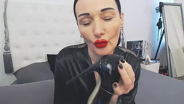 AlinaOnly from StripChat is Freechat