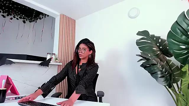 AlinaSweett_ from StripChat is Freechat