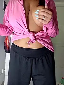 Photos of allyson22andy from StripChat is Freechat