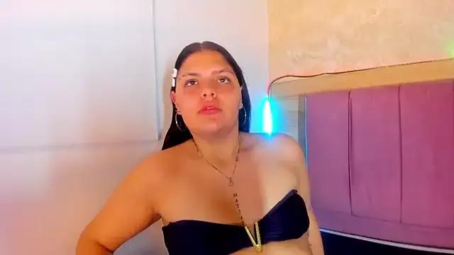 alunnaclarkcm from StripChat is Freechat