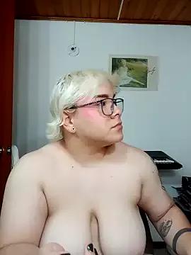 amalia_love from StripChat is Freechat