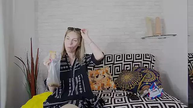 AmaliaMao from StripChat is Freechat