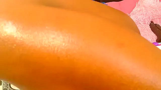 AmazingDarkDoll from StripChat is Freechat