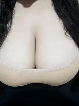 Amber-Sexy from StripChat is Freechat