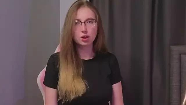 AmberVarona from StripChat is Freechat
