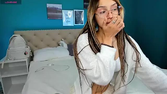 Ameli_Shell from StripChat is Freechat