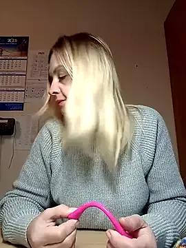 Ami_Foxy from StripChat is Freechat