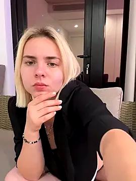 AmieGlow from StripChat is Freechat