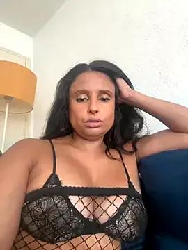 Angelaarayexx from StripChat is Freechat