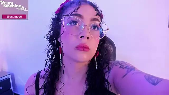 antonelllepiercee from StripChat is Freechat