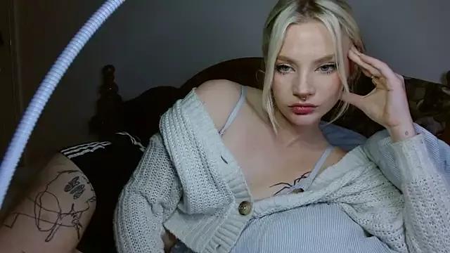 April_LoveUK from StripChat is Freechat