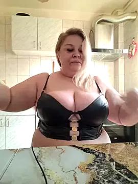 AriannaMilf from StripChat is Freechat