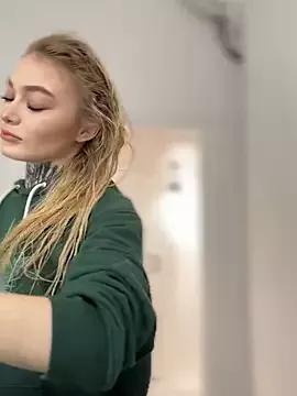 AriWild from StripChat is Freechat