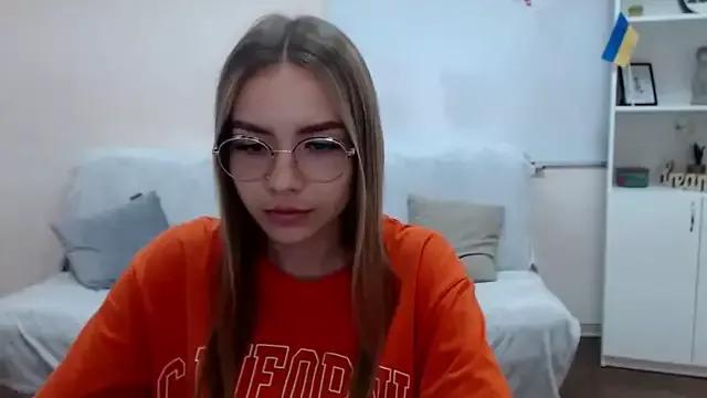 aSingleOne from StripChat is Freechat