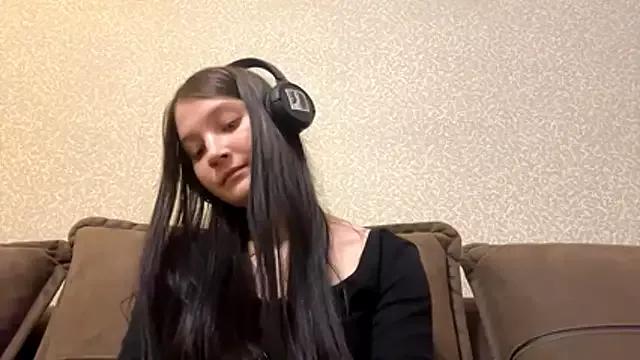 AurorAurora from StripChat is Freechat