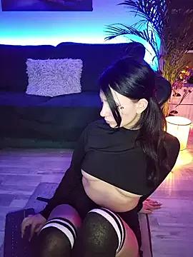 Avery-- from StripChat is Freechat