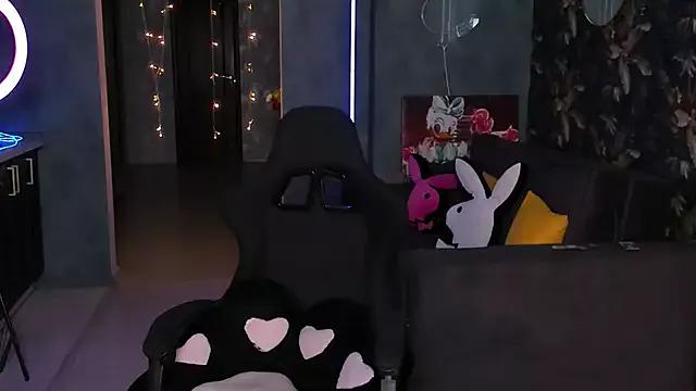 Blckmirrorr from StripChat is Freechat