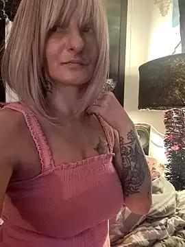 blondebarbiebae from StripChat is Freechat