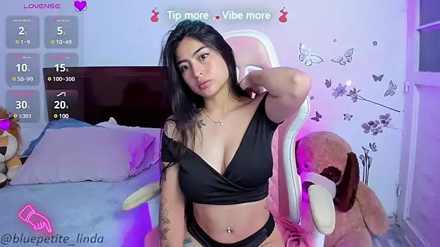 Blue_Petite from StripChat is Freechat
