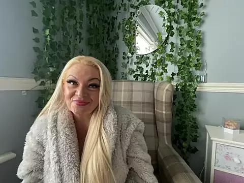 BonnyDesire from StripChat is Freechat