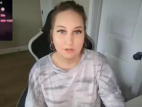 Brooklyn_Bee from StripChat is Freechat