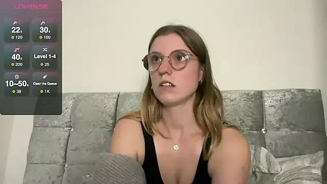 BustyKellyXXX from StripChat is Freechat
