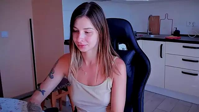 CallMeKira from StripChat is Freechat