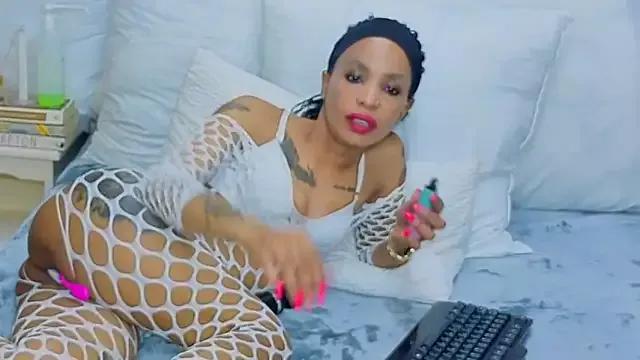 CaramelNatashaxx from StripChat is Freechat