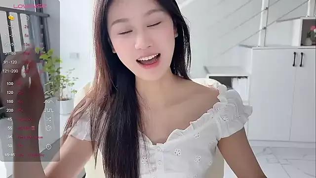 Cassie-20 from StripChat is Freechat