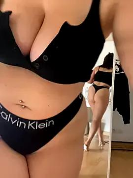 Chloe-taa from StripChat is Freechat