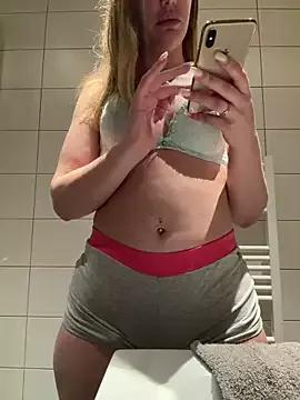 Chloemillerrxx from StripChat is Freechat