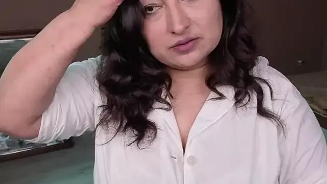 Clara_Crystal_ from StripChat is Freechat