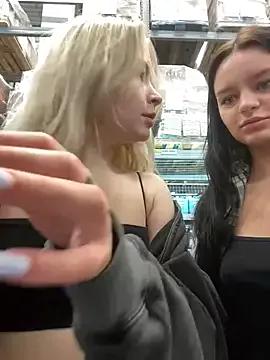 Cum_girlss from StripChat is Freechat