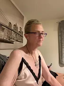 Curvy-Jinx from StripChat is Freechat