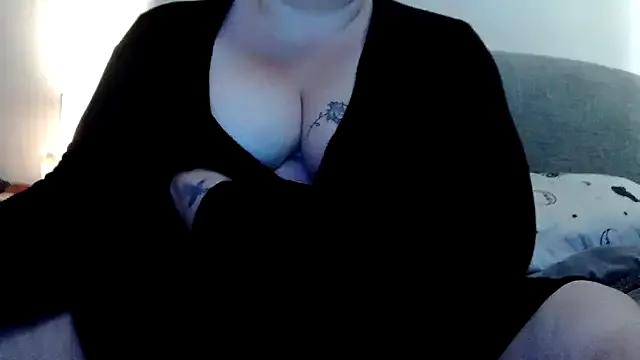Curvy_Alyssia88X from StripChat is Freechat