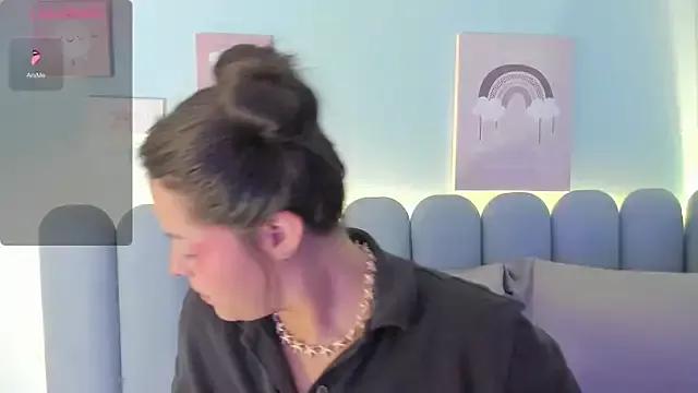 curvy_rousi from StripChat is Freechat