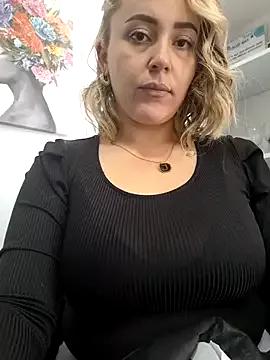 CurvyLust_x from StripChat is Freechat