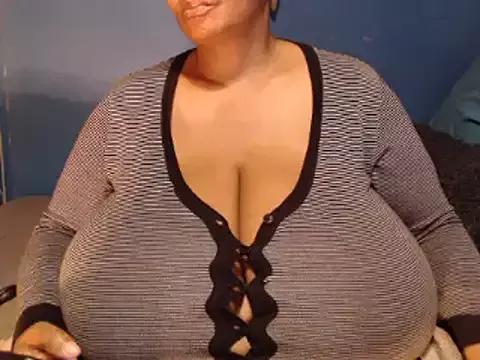 CUTEFIRMMELONSS from StripChat is Freechat