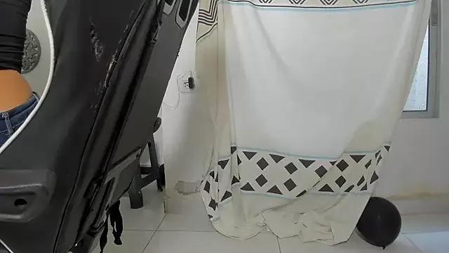 Dakota_x18 from StripChat is Freechat