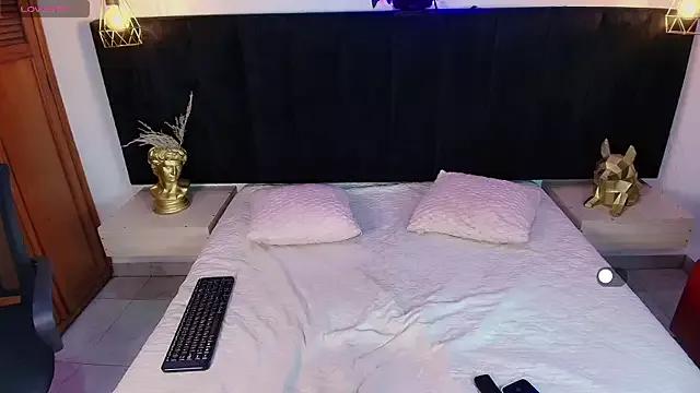 debora_larouge from StripChat is Freechat